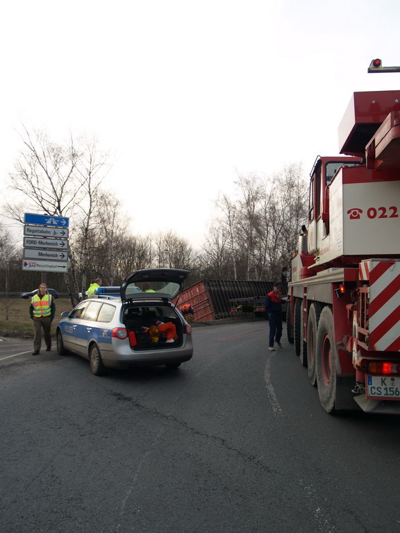 LKW verliert Container Koeln Niehler Ei P077.JPG